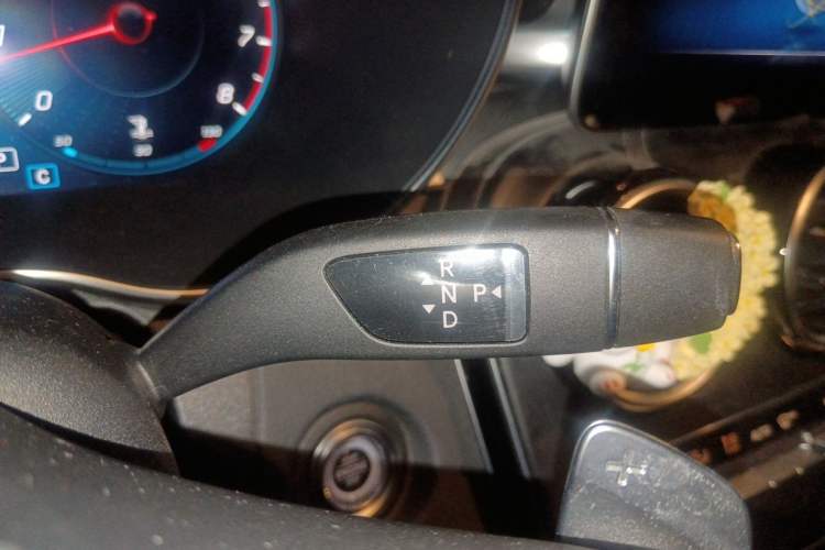 Used Mercedes-Benz C-Class 2020 Restyled C 200 L Dynamic Sports Edition Gear Lever