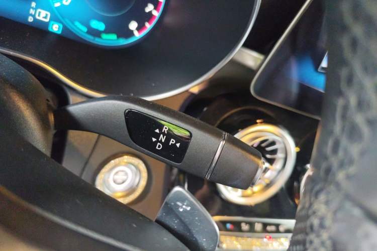 Used Mercedes-Benz C-Class 2020 Restyled C 260 Sport Edition Gear Lever