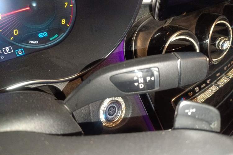 Used Mercedes-Benz C-Class 2020 Restyled C 260 L Sport Edition Gear Lever