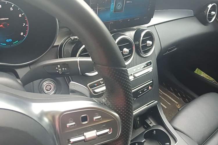 Used Mercedes-Benz C-Class 2020 Restyled C 260 L Sport Edition Gear Lever