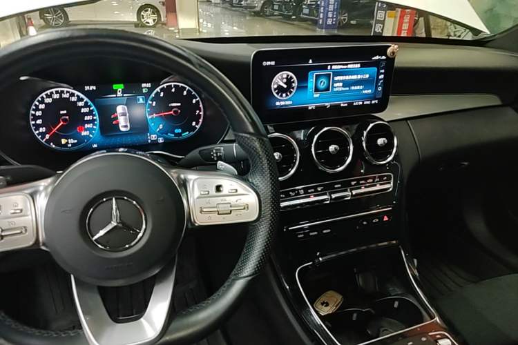 Used Mercedes-Benz C-Class 2020 Restyled C 260 Sport Edition Gear Lever