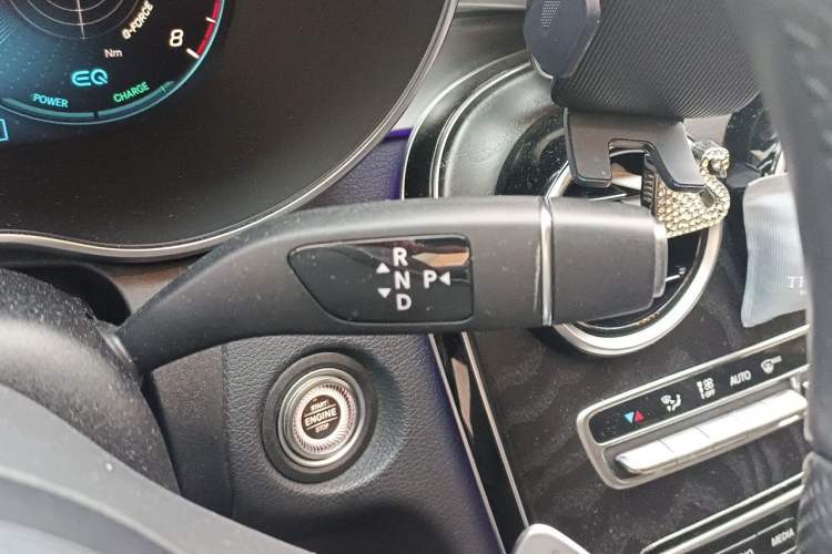 Used Mercedes-Benz C-Class 2020 Restyled C 260 L Sport Edition Gear Lever