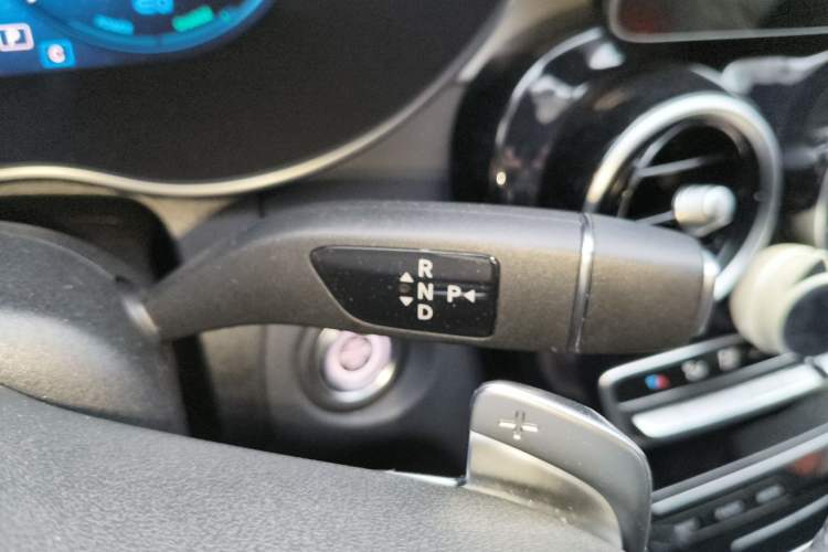 Used Mercedes-Benz C-Class 2020 Restyled C 260 Sport Edition Gear Lever