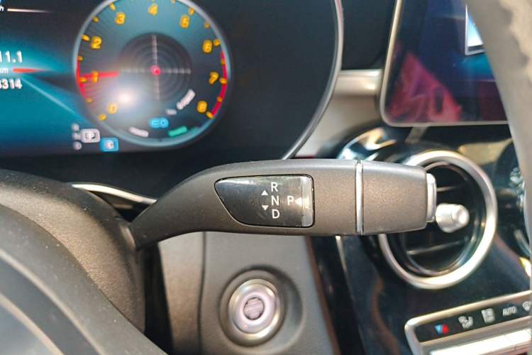 Used Mercedes-Benz C-Class 2020 Restyled C 260 Sport Edition Gear Lever