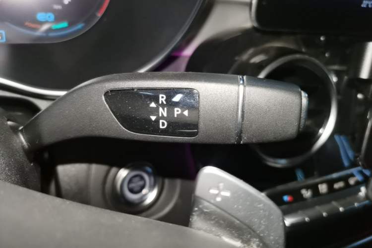 Used Mercedes-Benz C-Class 2020 Restyled C 260 Sport Edition Gear Lever