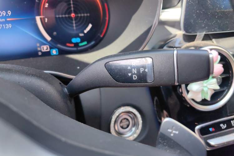 Used Mercedes-Benz C-Class 2020 Restyled C 260 Sport Edition Gear Lever