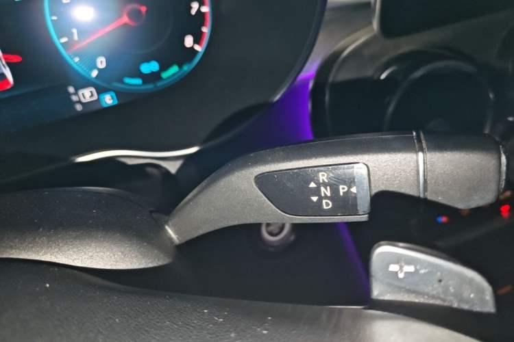 Used Mercedes-Benz C-Class 2020 Restyled C 260 L Sport Edition Gear Lever