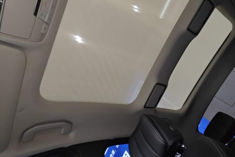 Used Mercedes-Benz C-Class 2020 Restyled C 260 L Sport Edition Headliner