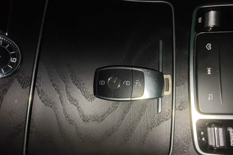 Used Mercedes-Benz C-Class 2020 Facelifted C 260 Estate Interior 1