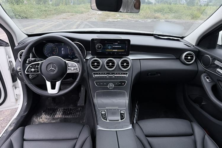 Used Mercedes-Benz C-Class 2020 Facelifted C 260 Estate Interior 1