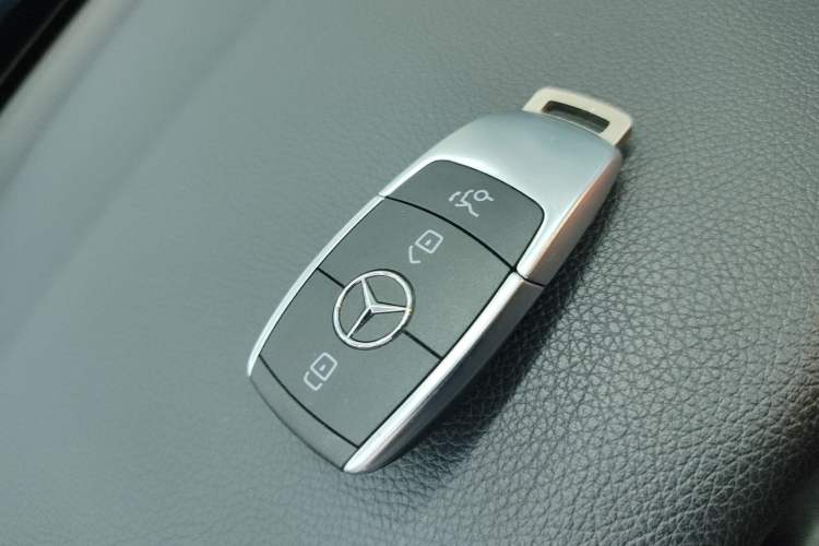 Used Mercedes-Benz C-Class 2020 Facelifted C 260 Estate Interior 1