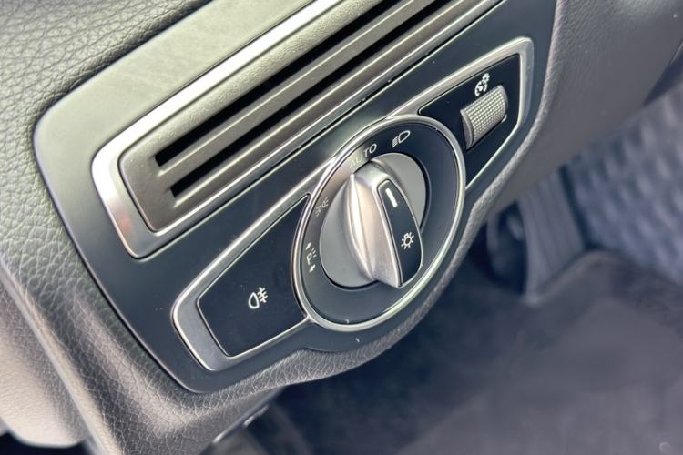 Used Mercedes-Benz C-Class 2020 Facelifted C 260 Estate Interior 11
