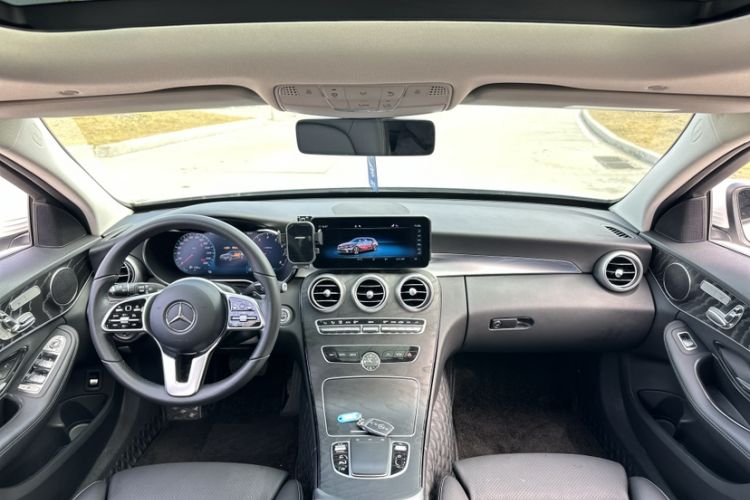 Used Mercedes-Benz C-Class 2020 Facelifted C 260 Estate Interior 12