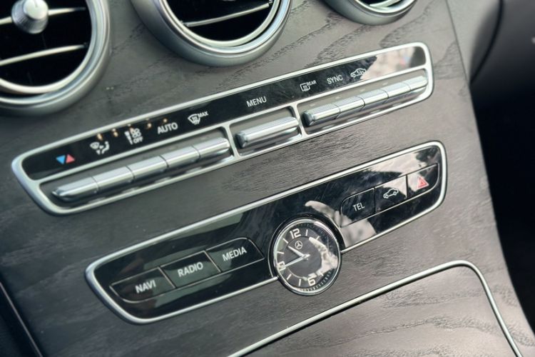Used Mercedes-Benz C-Class 2020 Facelifted C 260 Estate Interior 13