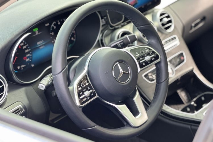 Used Mercedes-Benz C-Class 2020 Facelifted C 260 Estate Interior 14