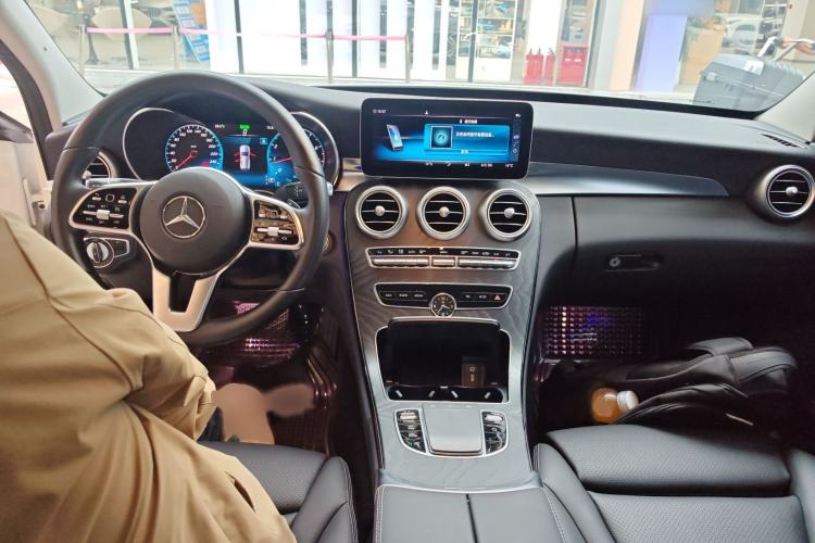 Used Mercedes-Benz C-Class 2020 Facelifted C 260 Estate Interior 2