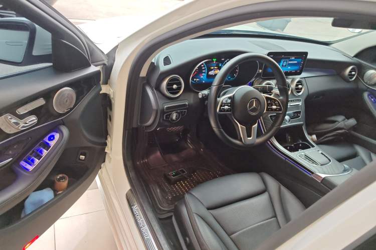 Used Mercedes-Benz C-Class 2020 Facelifted C 260 Estate Interior 3