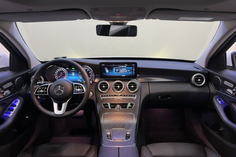 Used Mercedes-Benz C-Class 2020 Facelifted C 260 Estate Interior 3
