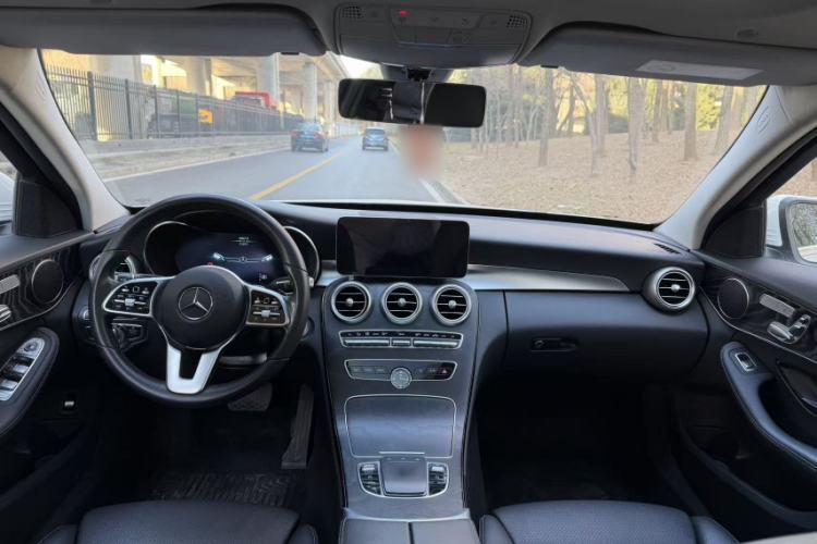 Used Mercedes-Benz C-Class 2020 Facelifted C 260 Estate Interior 3