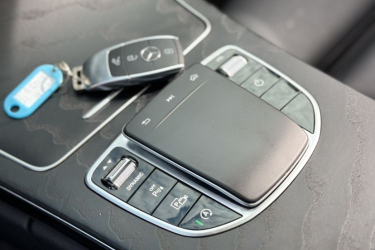 Used Mercedes-Benz C-Class 2020 Facelifted C 260 Estate Interior 3
