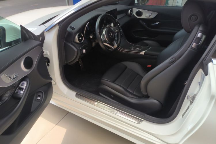 Used Mercedes-Benz C-Class 2020 C 260 Coupe Interior 4