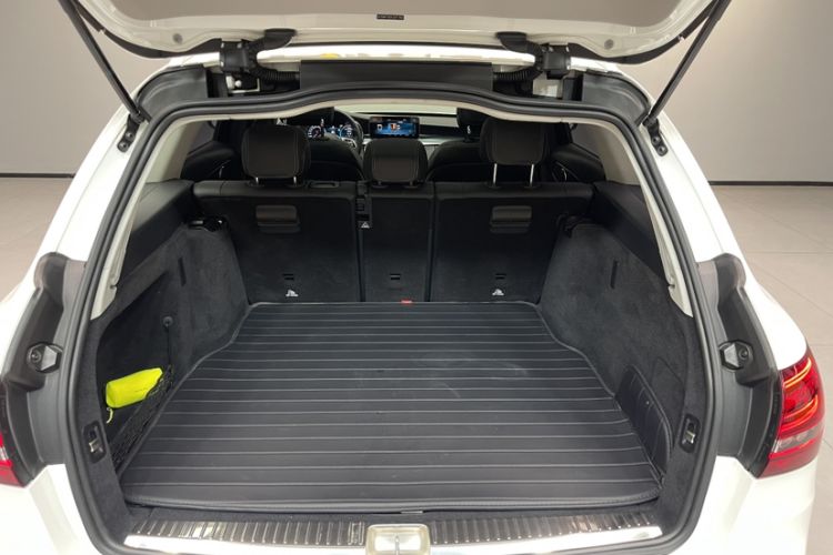Used Mercedes-Benz C-Class 2020 C 200 station wagon Interior 4