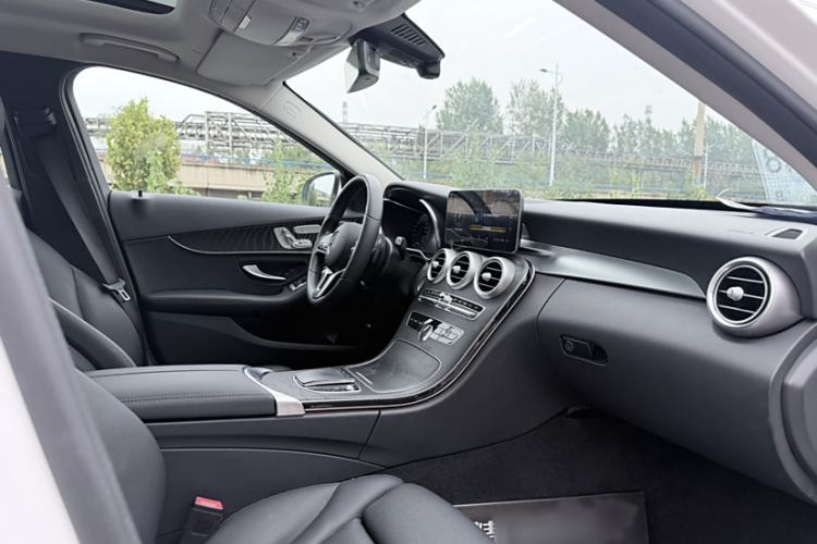 Used Mercedes-Benz C-Class 2020 Facelifted C 260 Estate Interior 4