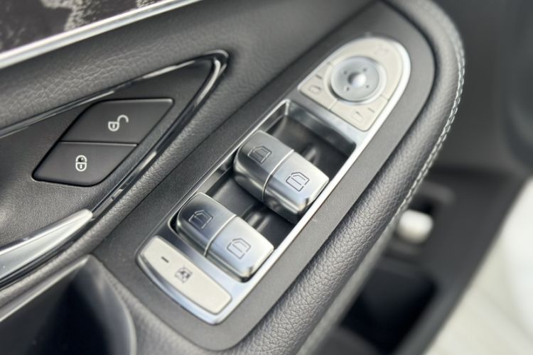Used Mercedes-Benz C-Class 2020 Facelifted C 260 Estate Interior 5