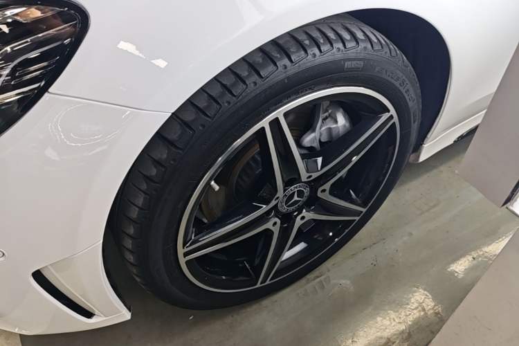 Used Mercedes-Benz C-Class 2020 Restyled C 260 Sport Edition Left Front Wheel Hub