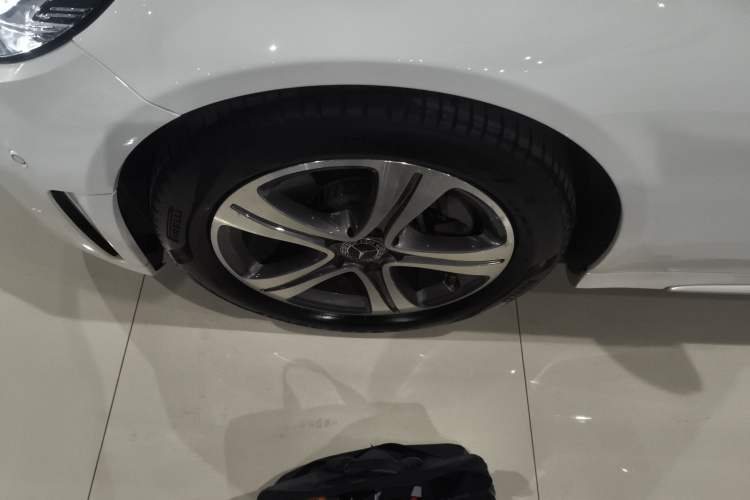 Used Mercedes-Benz C-Class 2020 Restyled C 260 L Sport Edition Left Front Wheel Hub