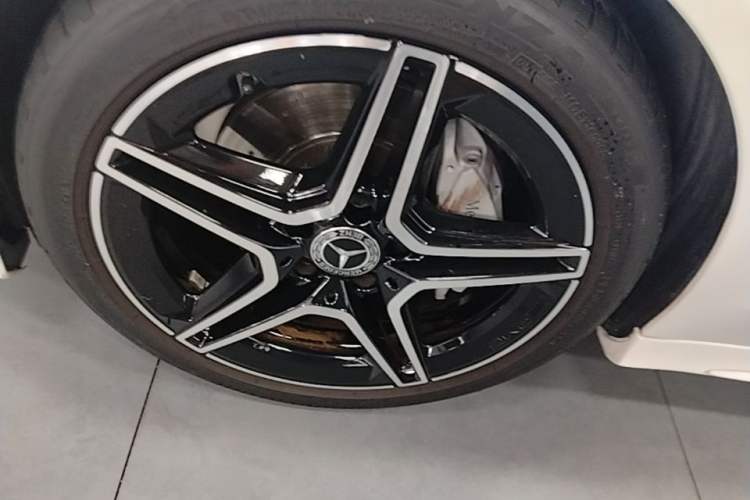 Used Mercedes-Benz C-Class 2020 C 260 Coupe Left Front Wheel Hub
