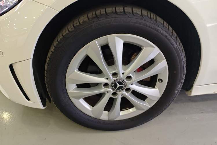 Used Mercedes-Benz C-Class 2020 C 200 station wagon Left Front Wheel Hub