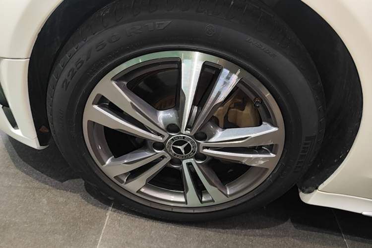 Used Mercedes-Benz C-Class 2020 C 200 L Fashion Edition Sport Version Left Front Wheel Hub