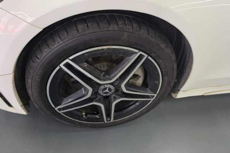 Used Mercedes-Benz C-Class 2020 Restyled C 260 L Sport Edition Left Front Wheel Hub