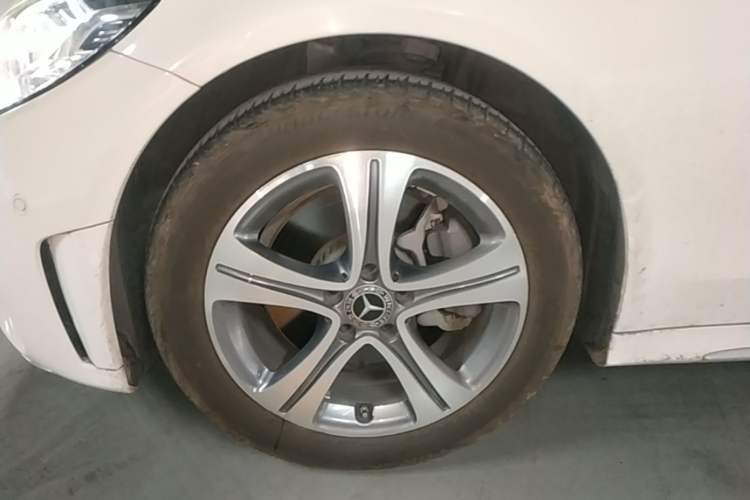 Used Mercedes-Benz C-Class 2020 Restyled C 260 L Sport Edition Left Front Wheel Hub