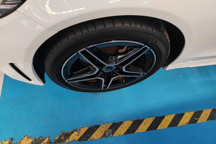Used Mercedes-Benz C-Class 2020 Restyled C 260 L Sport Edition Left Front Wheel Hub