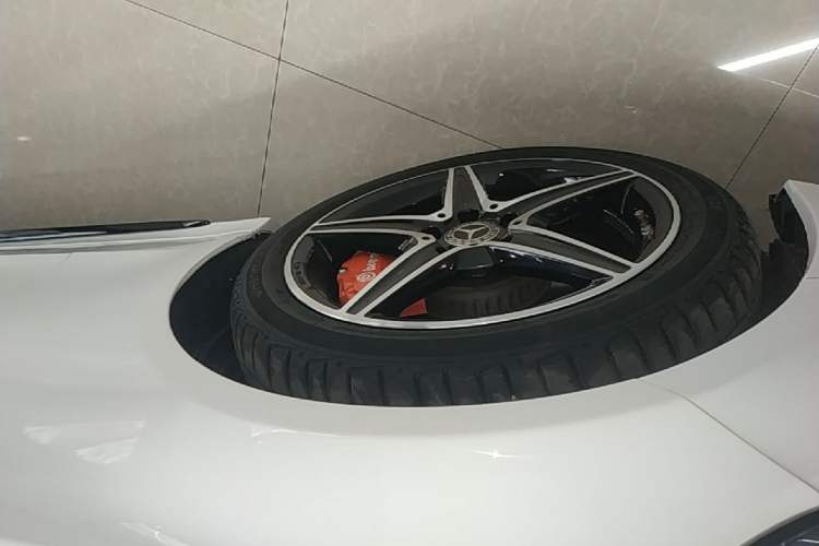 Used Mercedes-Benz C-Class 2020 Restyled C 260 Sport Edition Left Front Wheel Hub