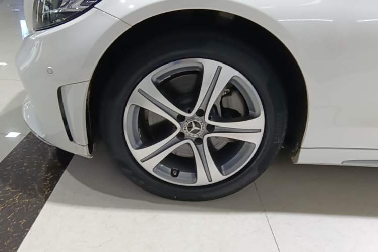 Used Mercedes-Benz C-Class 2020 Restyled C 260 L Sport Edition Left Front Wheel Hub