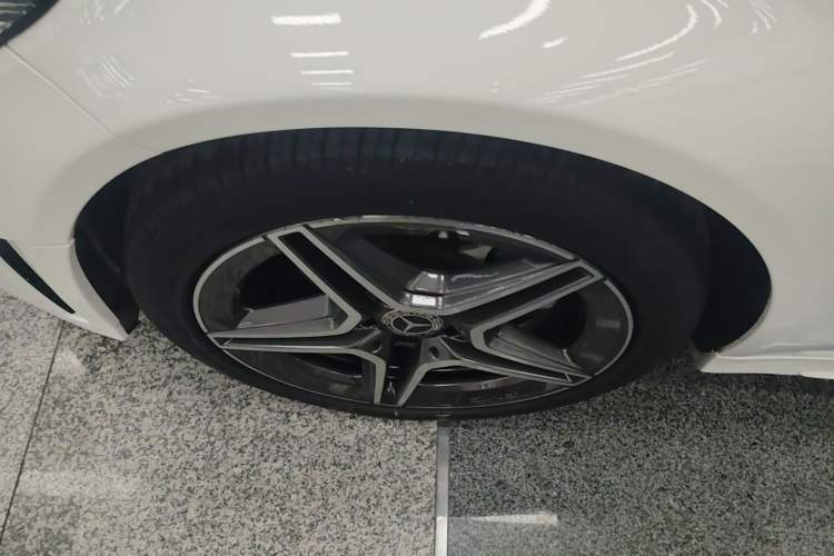 Used Mercedes-Benz C-Class 2020 Facelifted C 260 Estate Left Front Wheel Hub