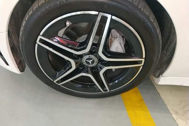 Used Mercedes-Benz C-Class 2020 C 260 Coupe Left Front Wheel Hub