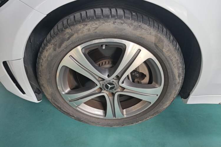 Used Mercedes-Benz C-Class 2020 Restyled C 260 L Sport Edition Left Front Wheel Hub