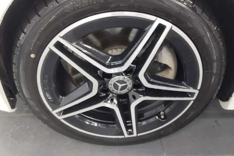 Used Mercedes-Benz C-Class 2020 Restyled C 260 L Sport Edition Left Front Wheel Hub