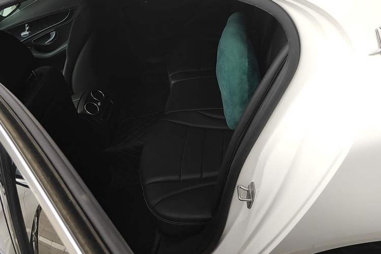 Used Mercedes-Benz C-Class 2020 Updated C 200 L Fashion Edition Left Rear Seat