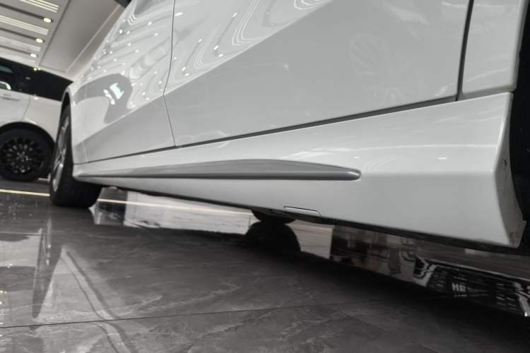 Used Mercedes-Benz C-Class 2020 Restyled C 260 L Sport Edition Left Side Sill