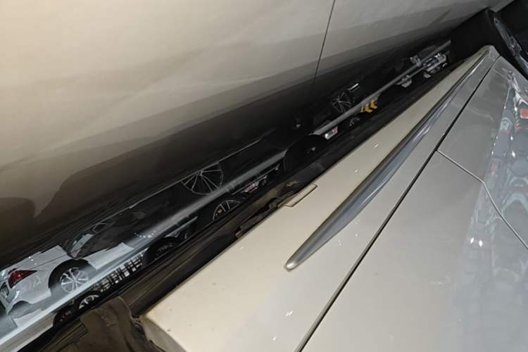 Used Mercedes-Benz C-Class 2020 Restyled C 260 L Sport Edition Left Side Sill