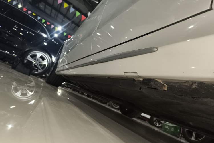 Used Mercedes-Benz C-Class 2020 Restyled C 260 L Sport Edition Left Side Sill