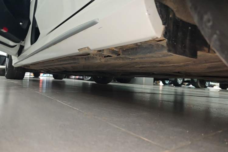 Used Mercedes-Benz C-Class 2020 Restyled C 260 L Sport Edition Left Side Sill