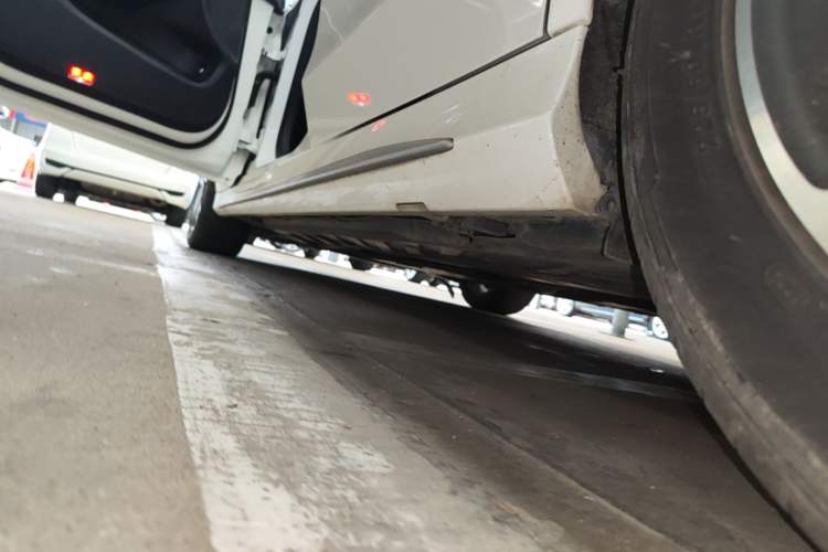 Used Mercedes-Benz C-Class 2020 Restyled C 260 L Sport Edition Left Side Sill