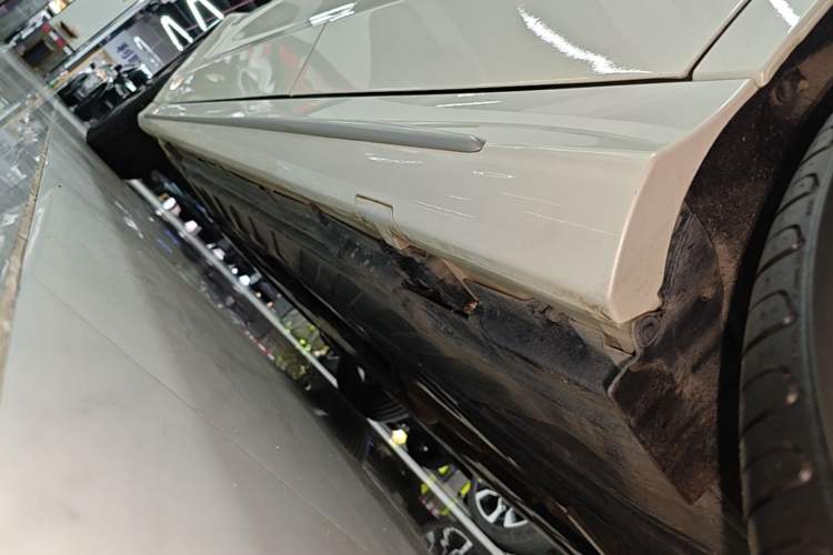 Used Mercedes-Benz C-Class 2020 C 260 L Sport Edition Left Side Sill