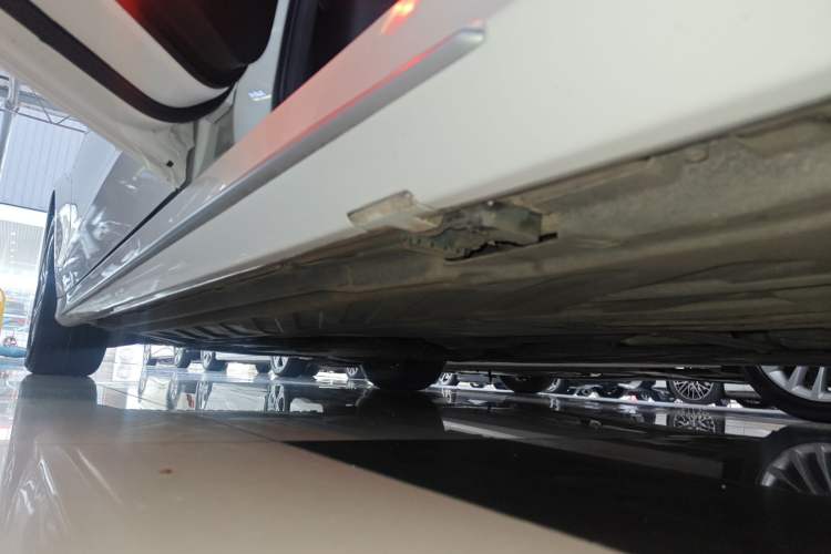 Used Mercedes-Benz C-Class 2020 Restyled C 260 L Sport Edition Left Side Sill